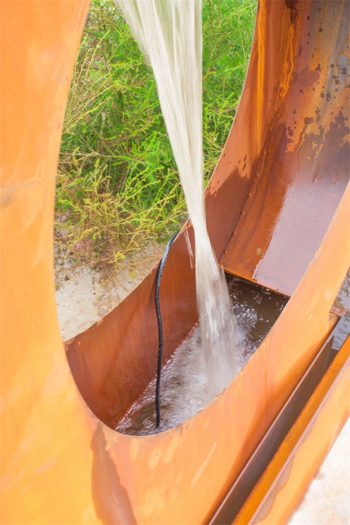 Moon Shape Water Feature Outdoor Steel Landscaping Water Curtain factory