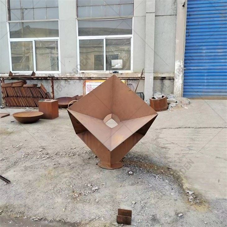 Sculptures Fabricated With Corten Steel