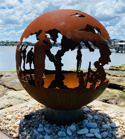 Ohnivá koule z Corten Steel