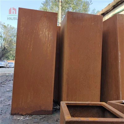 Žádná údržba zahradních květináčů